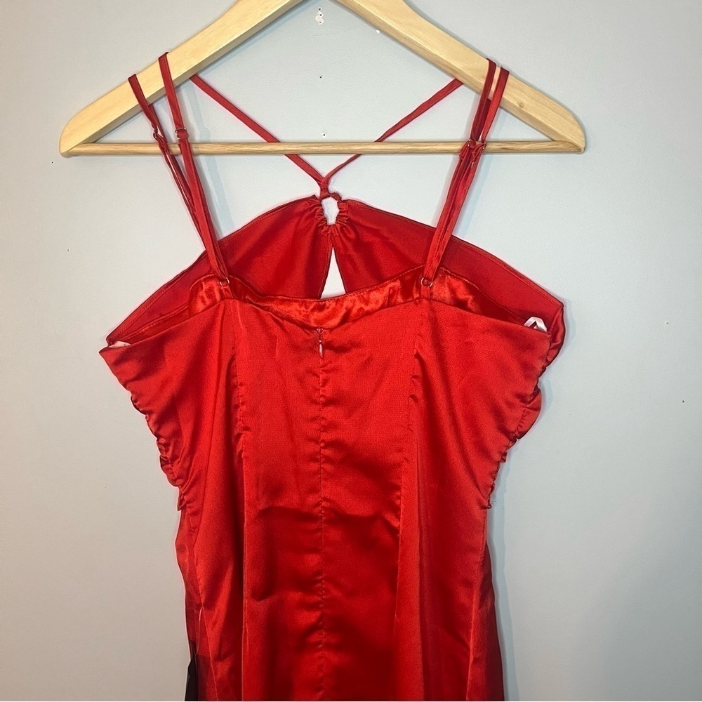 Lulu’s Chic For The Night Red Sleek Satin O-Ring Halter Mini Dress Sz M NWT - Picture 13 of 15
